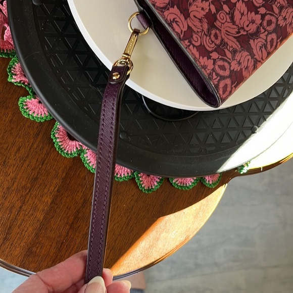 Michael Kors  NWOT  Spacious wristletwallet  burgundy/pink floral   gold tone HW - Picture 16 of 16